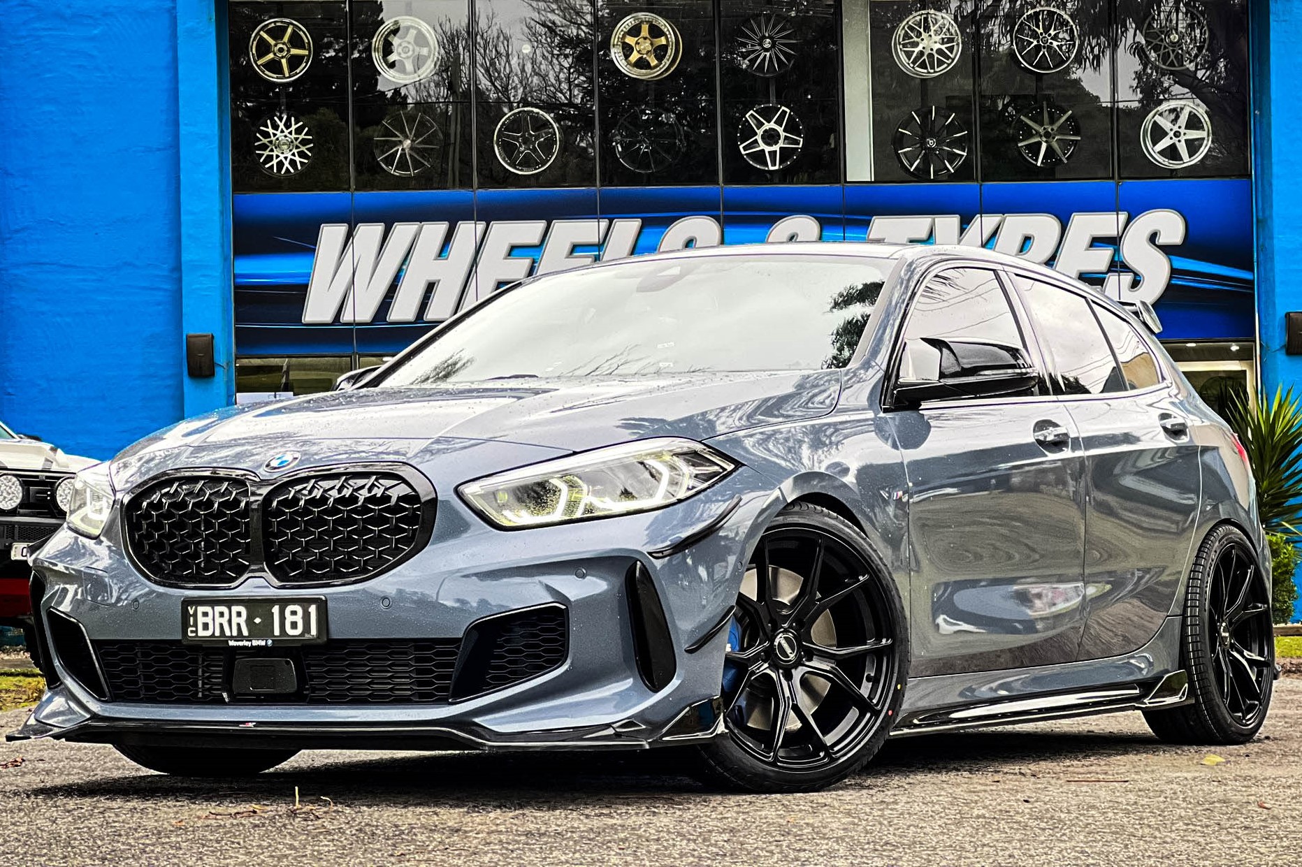 BREEZY_GLOSS_BLACK_1_1