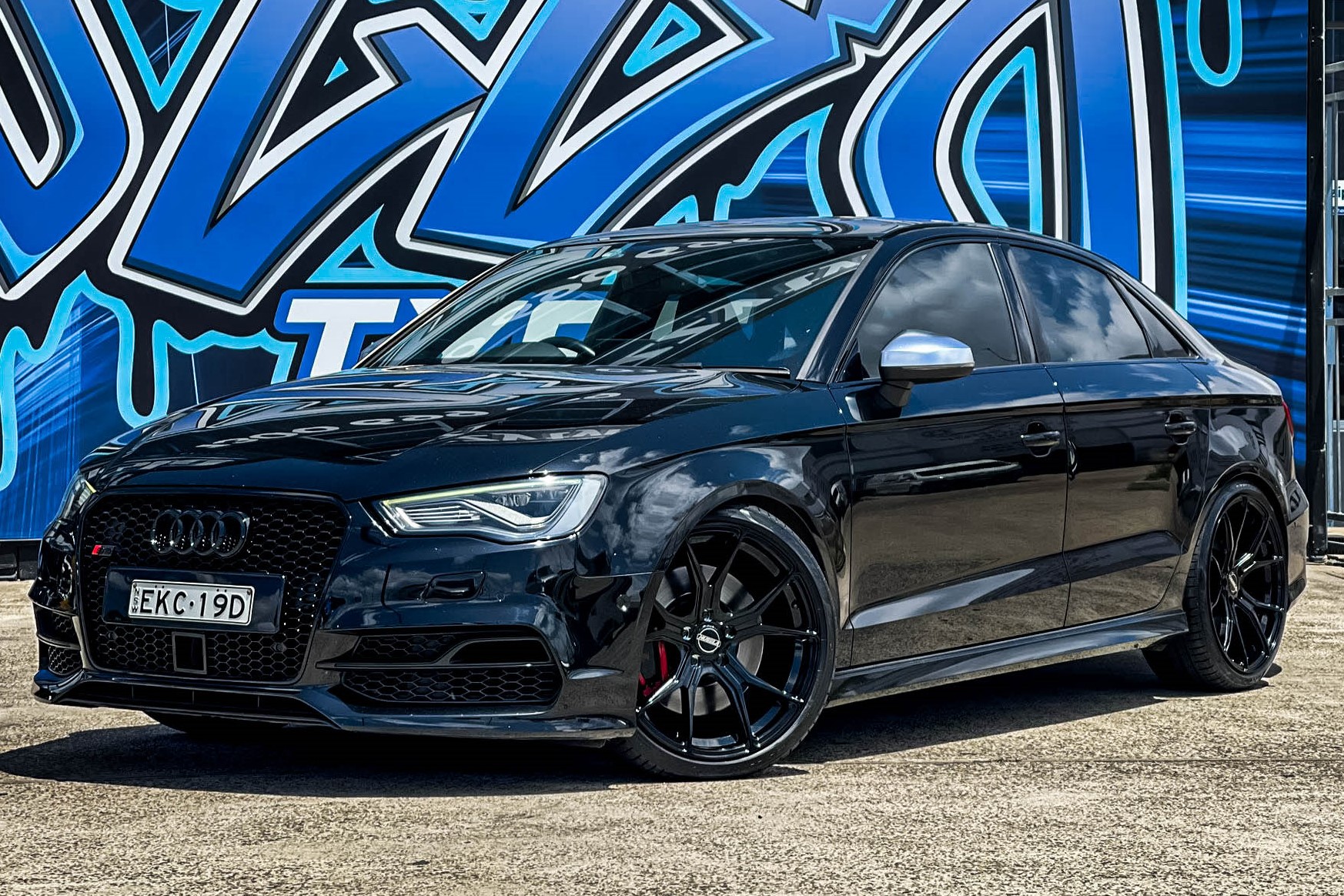 BREEZY_GLOSS_BLACK_1_2