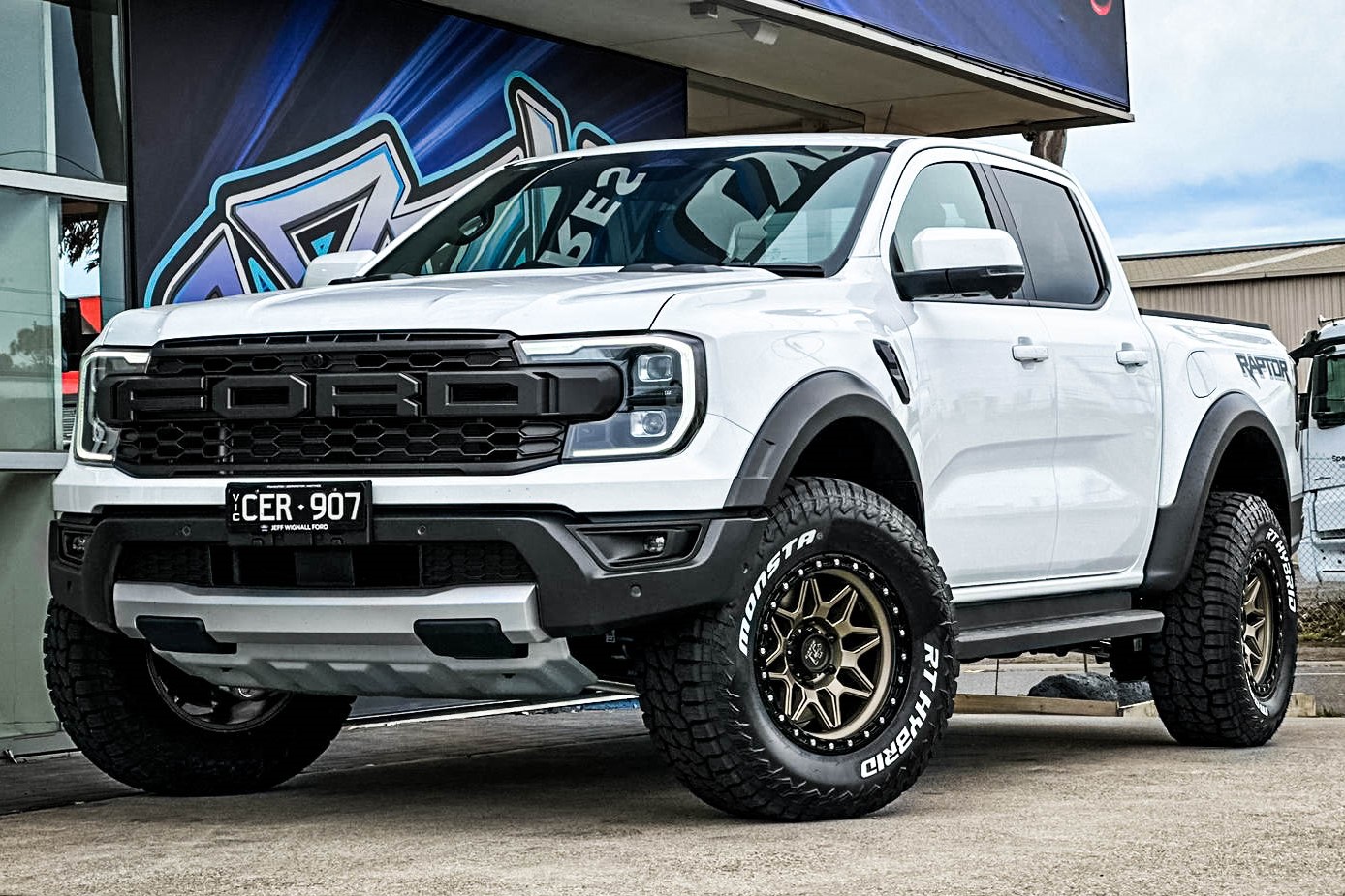 CADET_MATTE_BRONZE_BLACK_LIP__3_