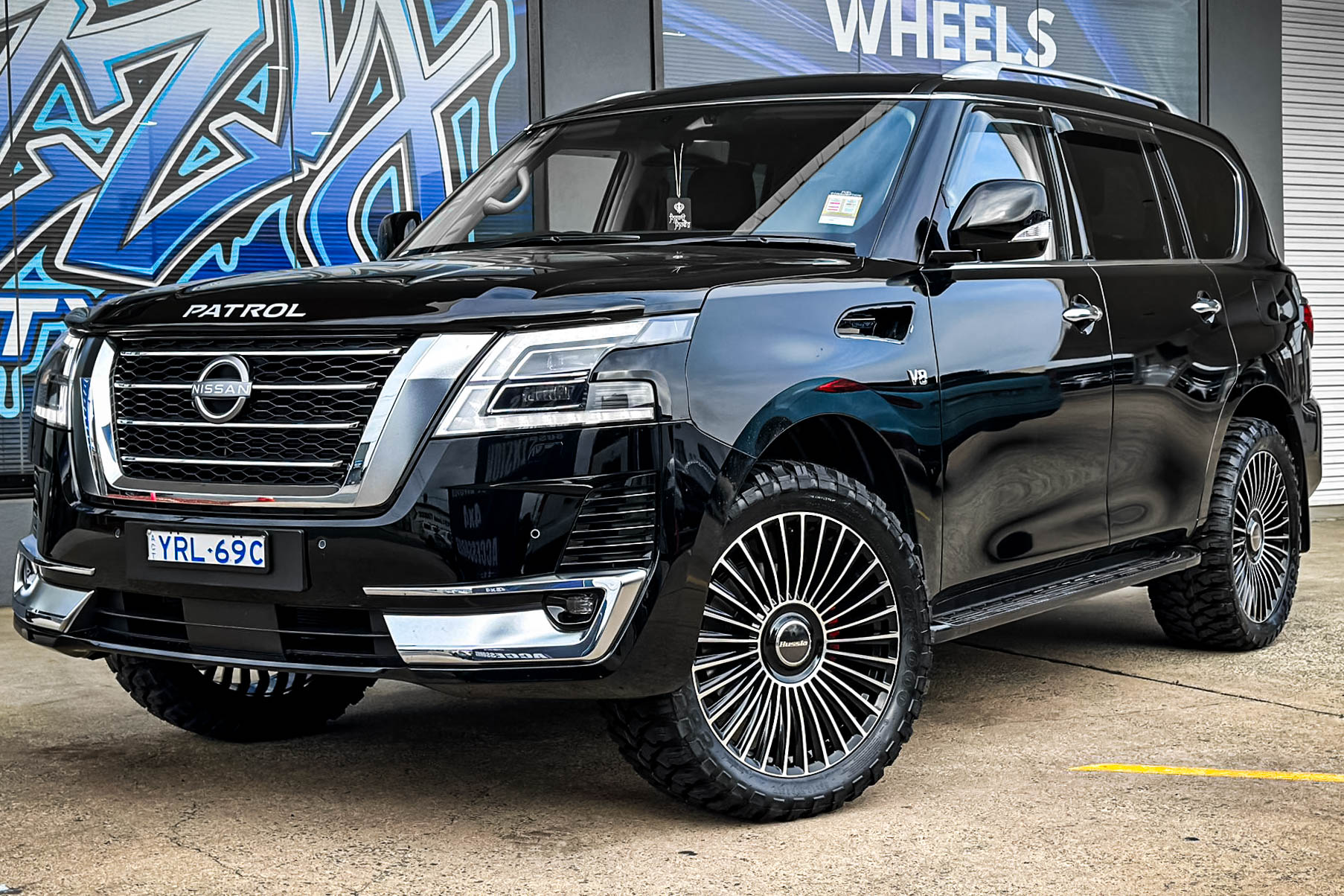 DUBAI_GLOSS_BLACK_MACHINED_FACE_1_3