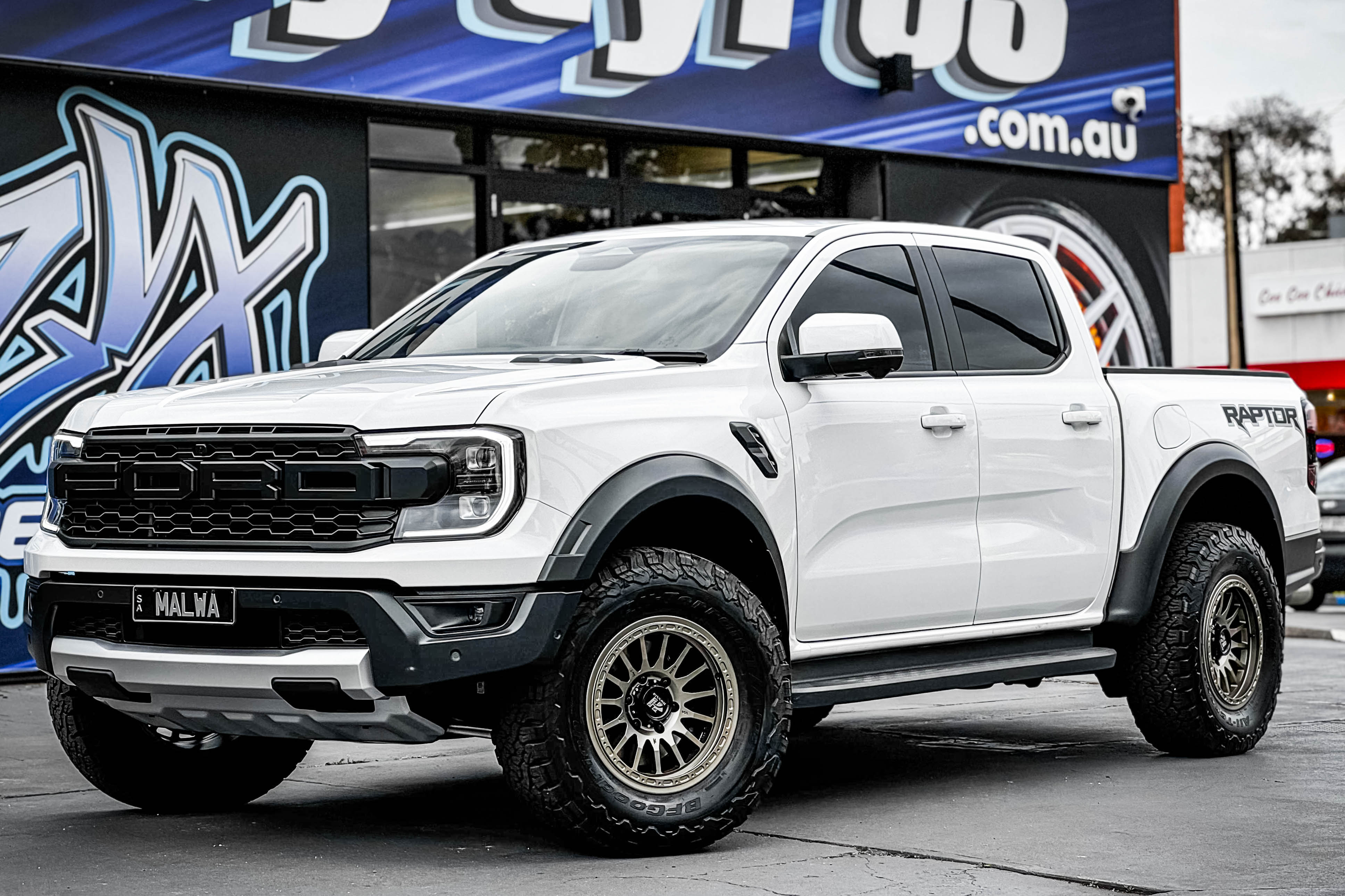 RUGGED_RACE_FULL_MATTE_BRONZE_17_1__2_